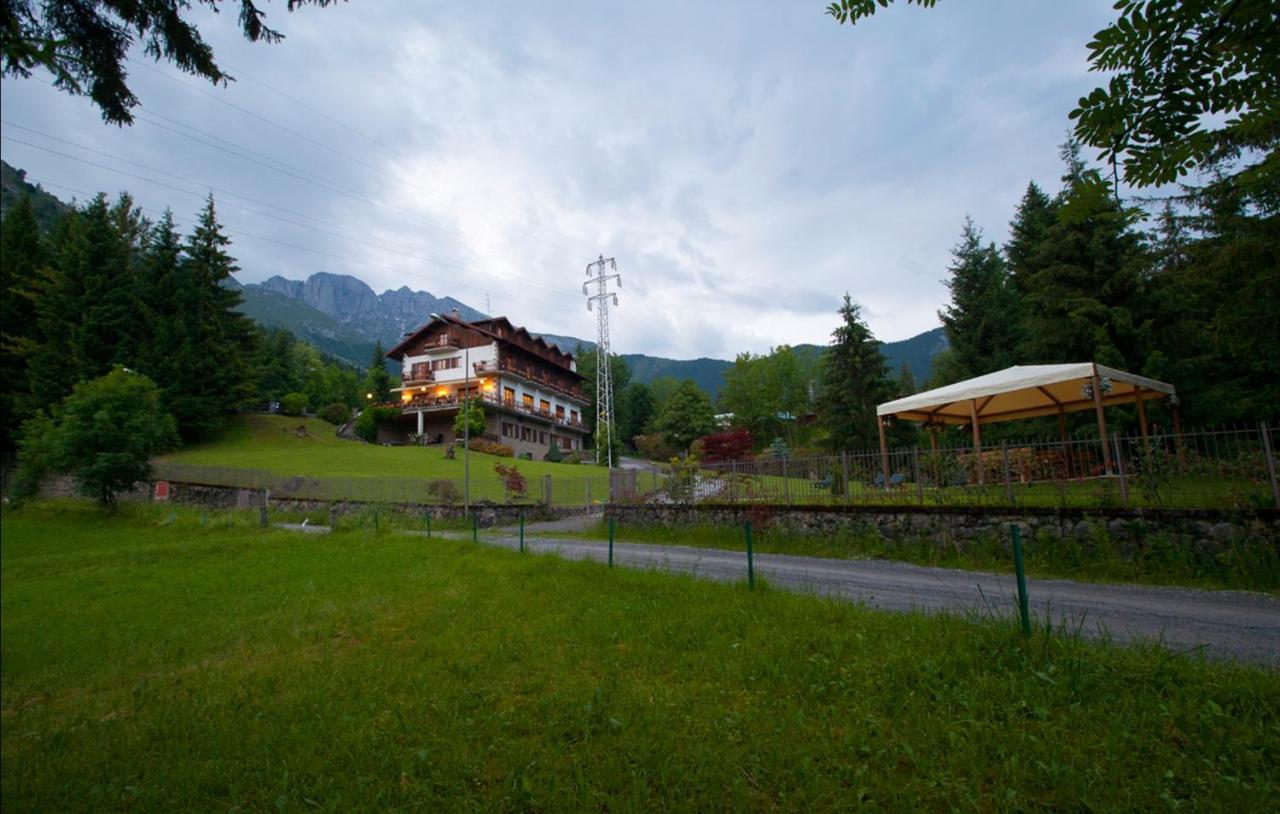 Albergo Ristorante Scanapa 코스티노델라프레소라나 외부 사진