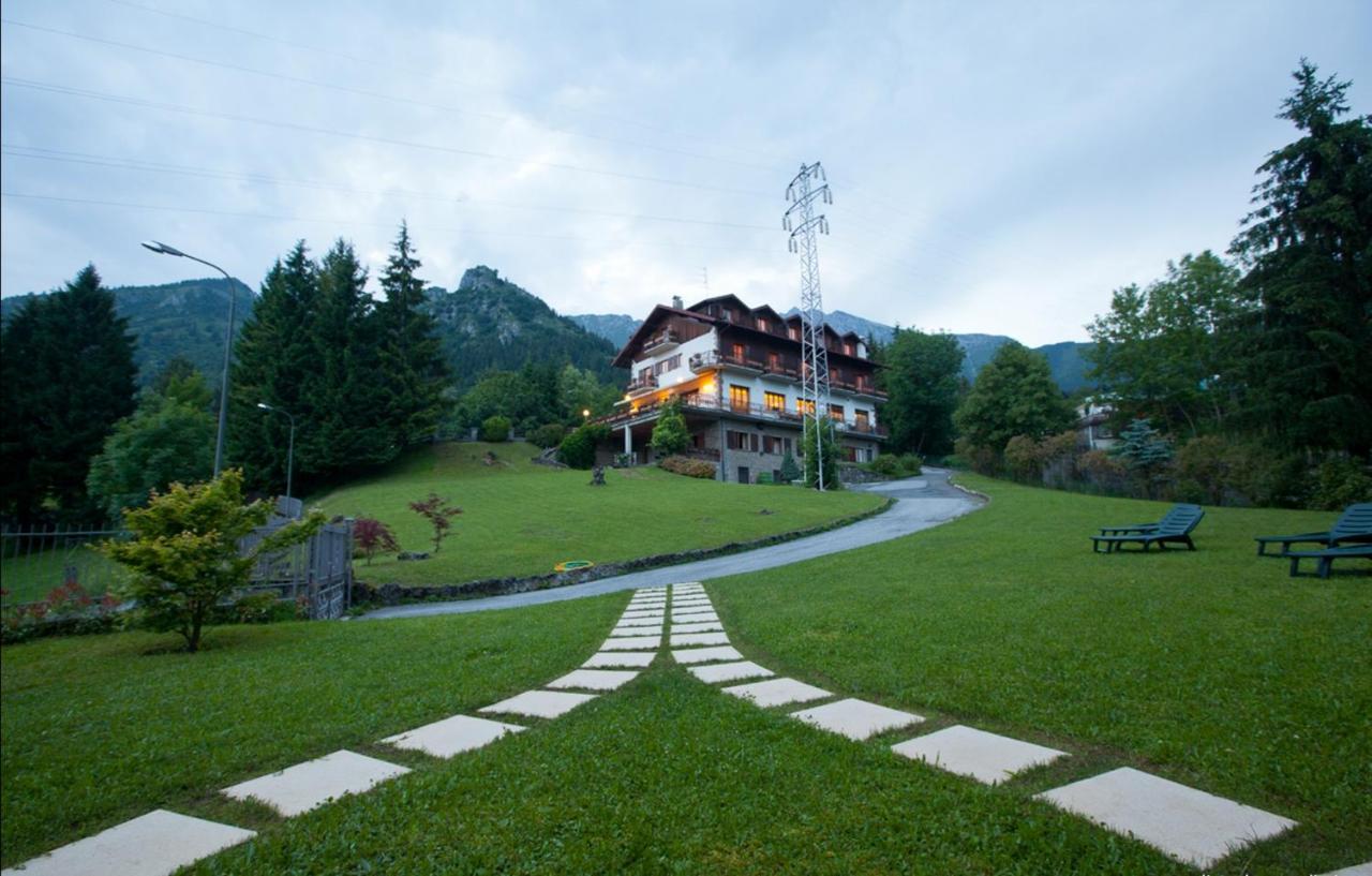 Albergo Ristorante Scanapa 코스티노델라프레소라나 외부 사진