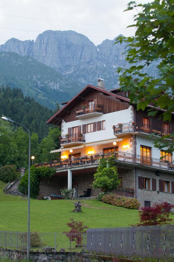 Albergo Ristorante Scanapa 코스티노델라프레소라나 외부 사진
