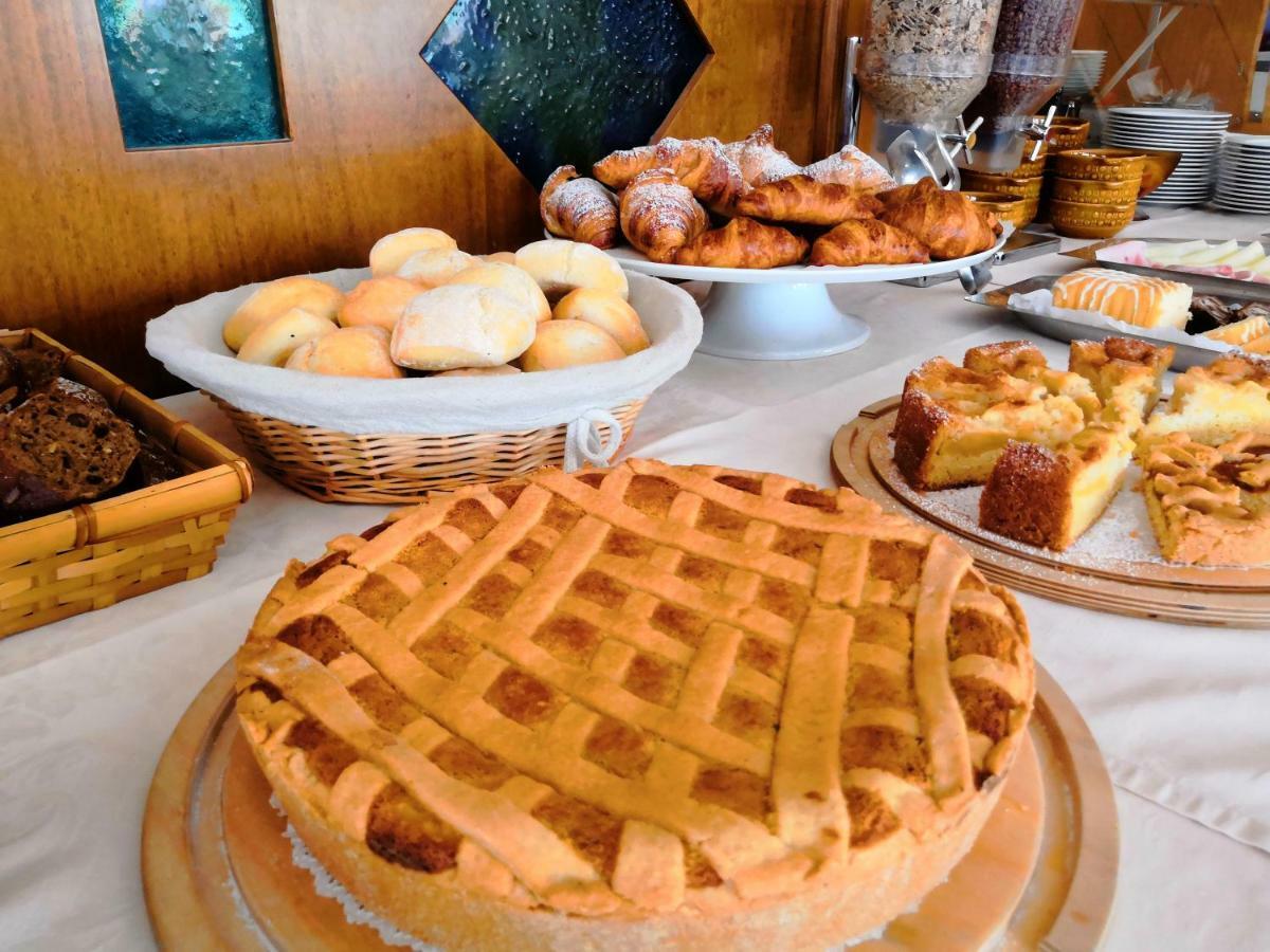 Albergo Ristorante Scanapa 코스티노델라프레소라나 외부 사진